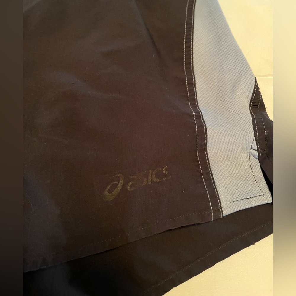 ASICS/men’s athletic shorts, M, black & gray - Picture 2 of 5